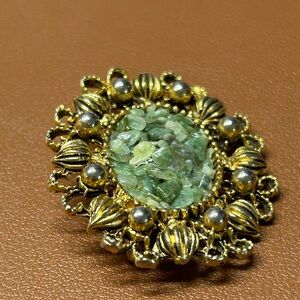 Gold-Tone Filigree Green Jade Cluster Brooch - Elegant Women's Jewelry